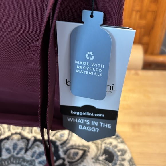 Baggallini get carried away tote. NWT. - Picture 5 of 6